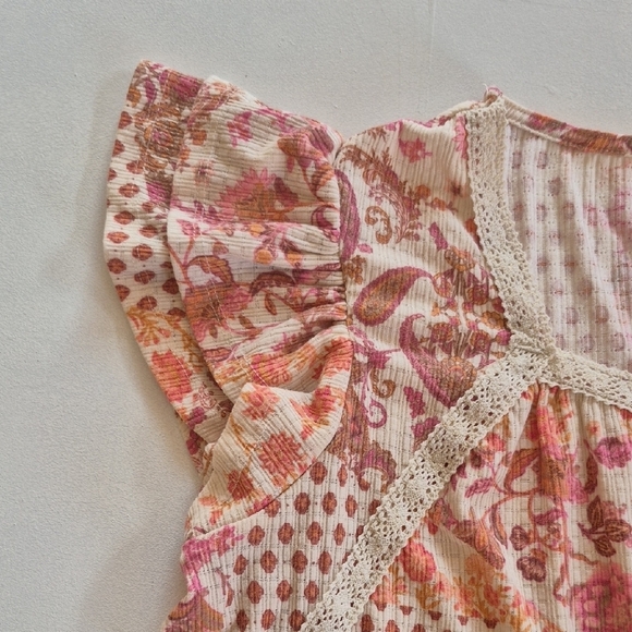 Cato Pink and Cream Blouse with Flutter Sleeves - Picture 3 of 6